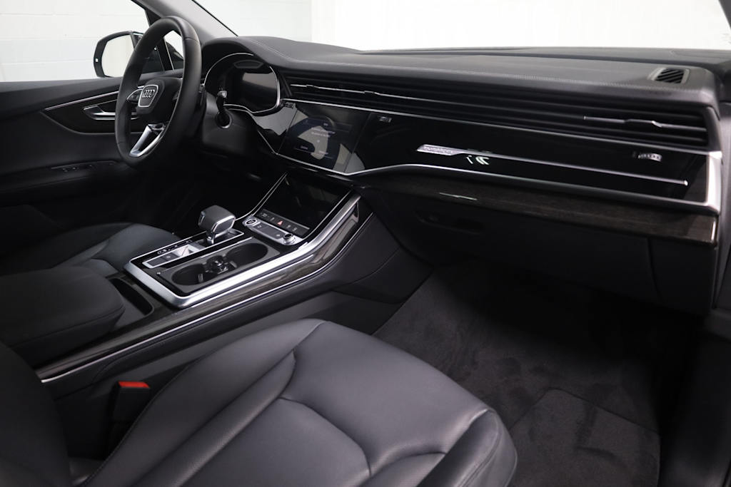 Thumbnail: 2023 Audi Q7 - 10