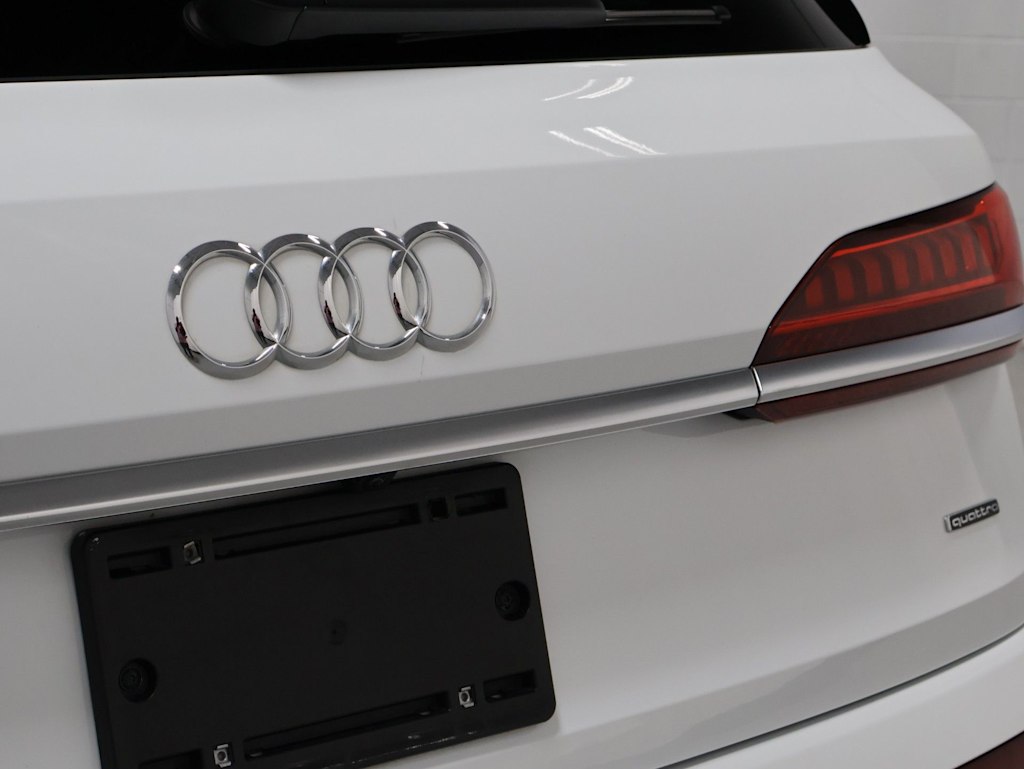 Thumbnail: 2023 Audi Q7 - 7