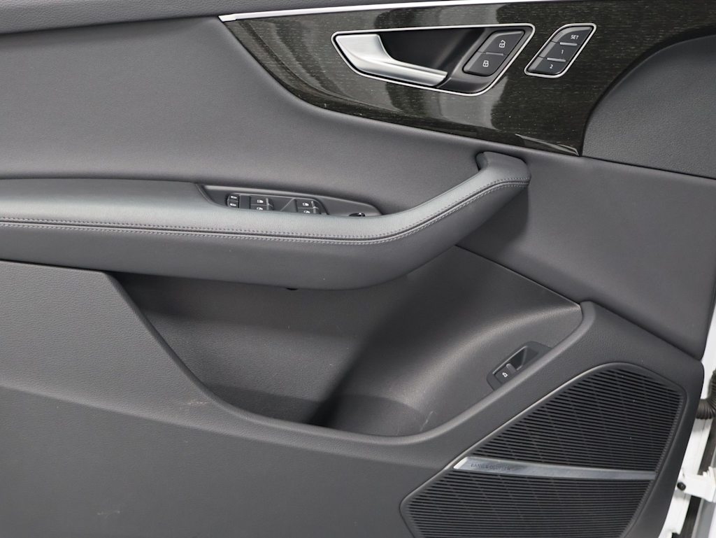 Thumbnail: 2023 Audi Q7 - 26