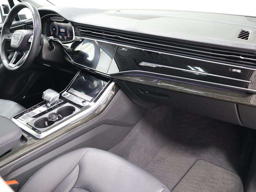 Thumbnail: 2023 Audi Q7 - 10