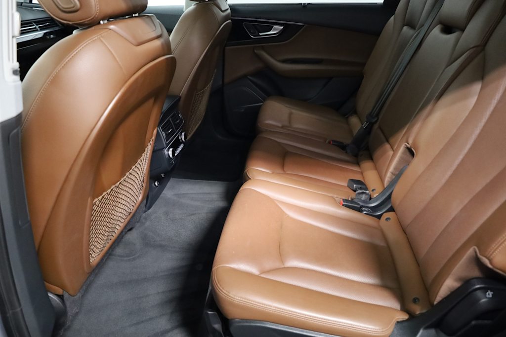Thumbnail: 2019 Audi Q7 - 13