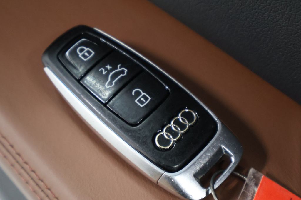Thumbnail: 2023 Audi e-tron - 18