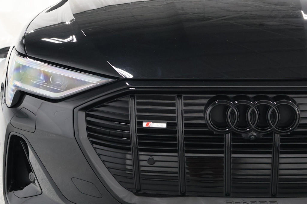 Thumbnail: 2023 Audi e-tron - 25