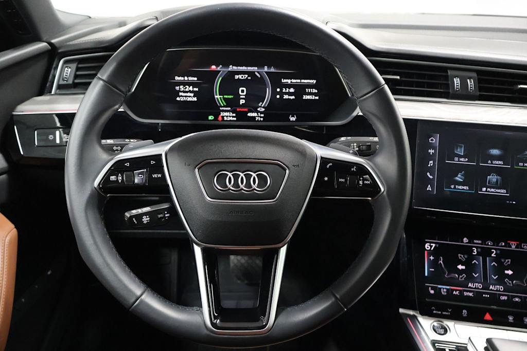 Thumbnail: 2023 Audi e-tron - 12