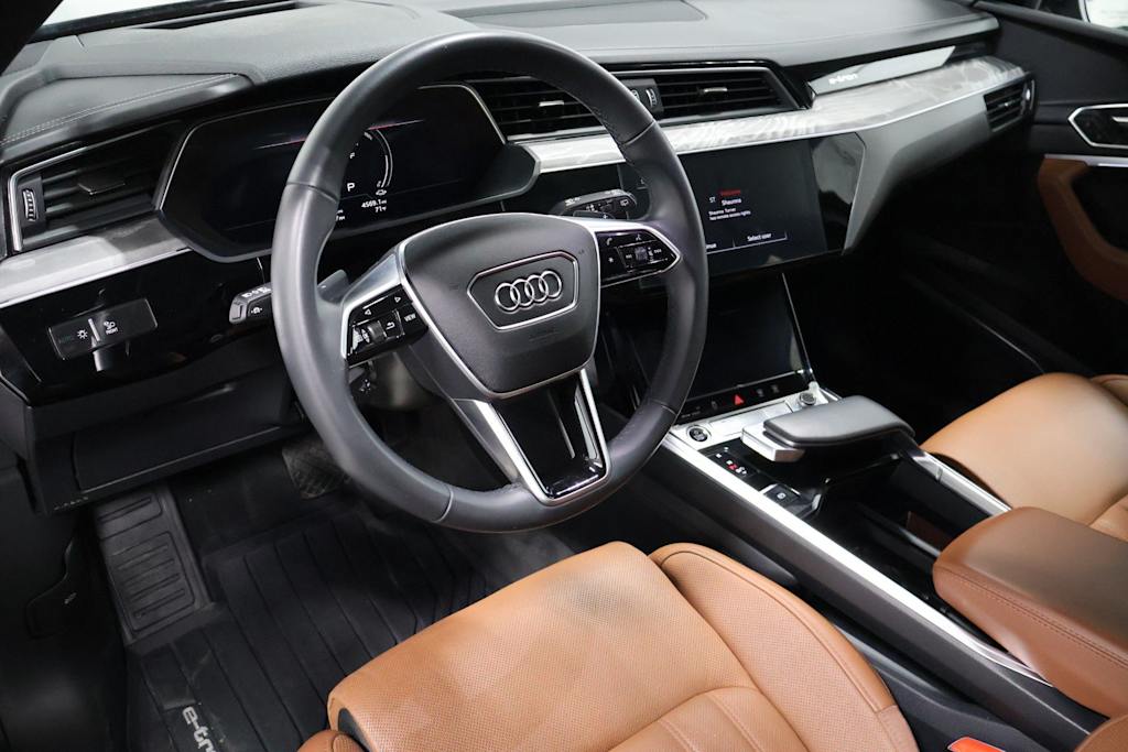 Thumbnail: 2023 Audi e-tron - 2