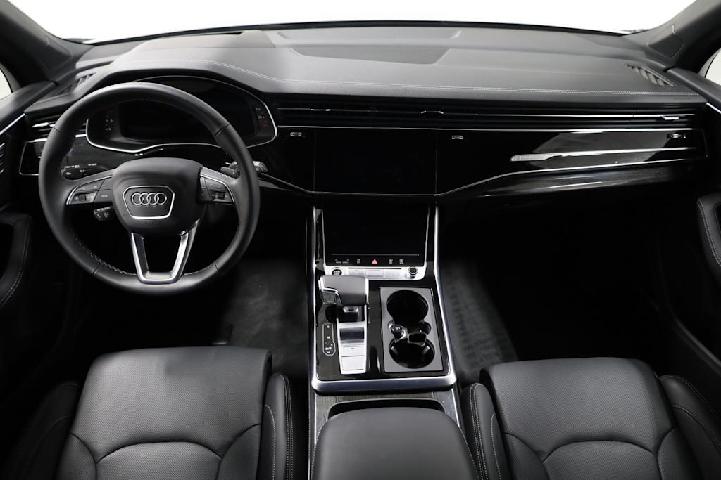 Thumbnail: 2025 Audi Q7 - 14