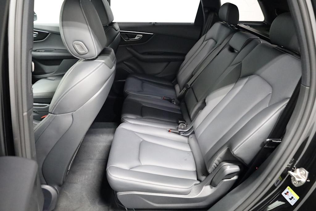 Thumbnail: 2025 Audi Q7 - 12