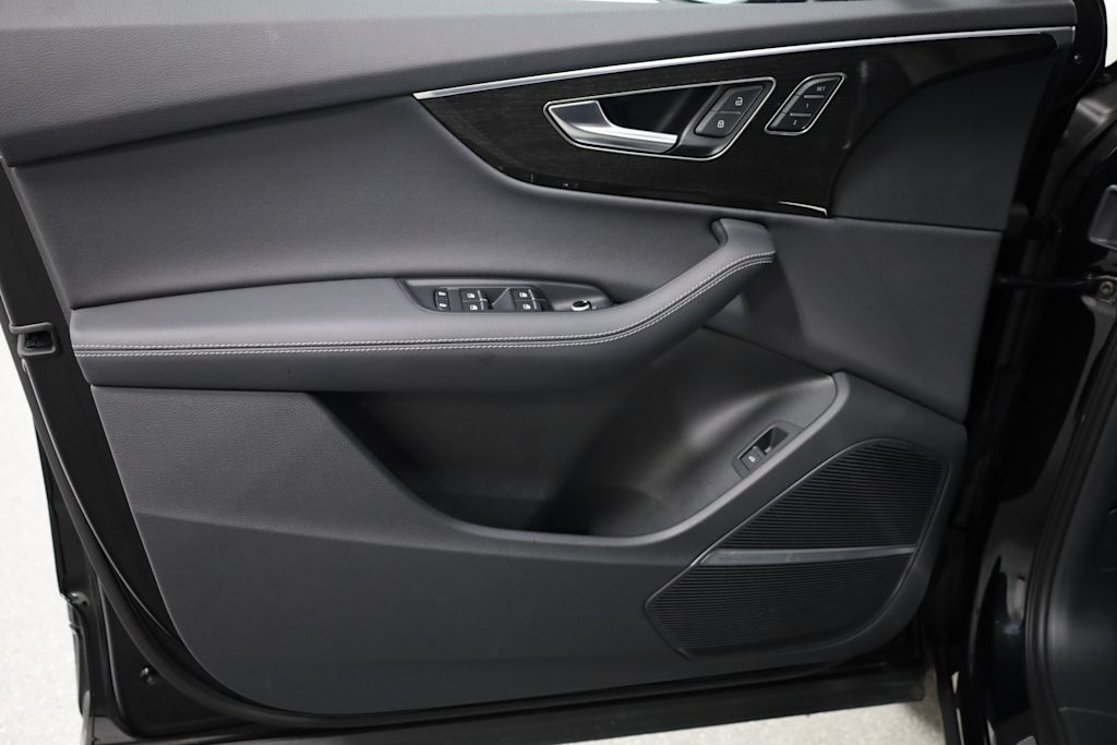 Thumbnail: 2025 Audi Q7 - 35