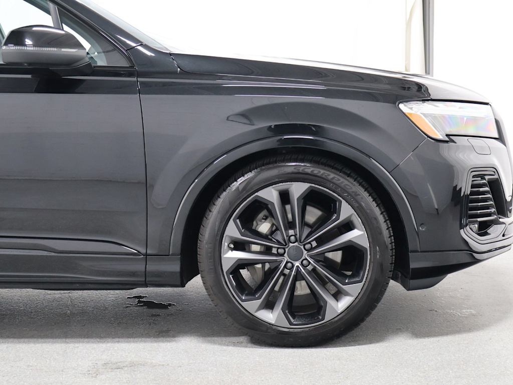 Thumbnail: 2026 Audi Q7 - 8