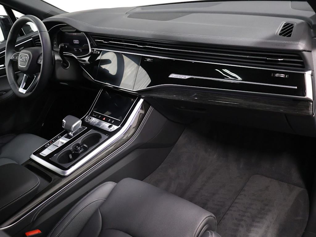 Thumbnail: 2026 Audi Q7 - 9
