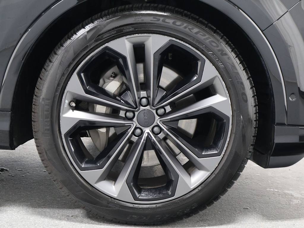 Thumbnail: 2026 Audi Q7 - 22