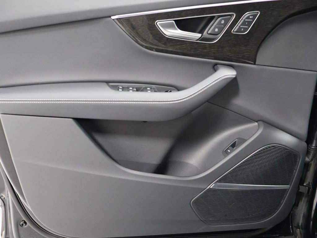 Thumbnail: 2026 Audi Q7 - 25