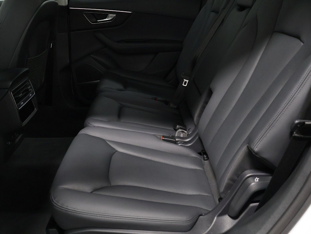 Thumbnail: 2023 Audi Q7 - 13