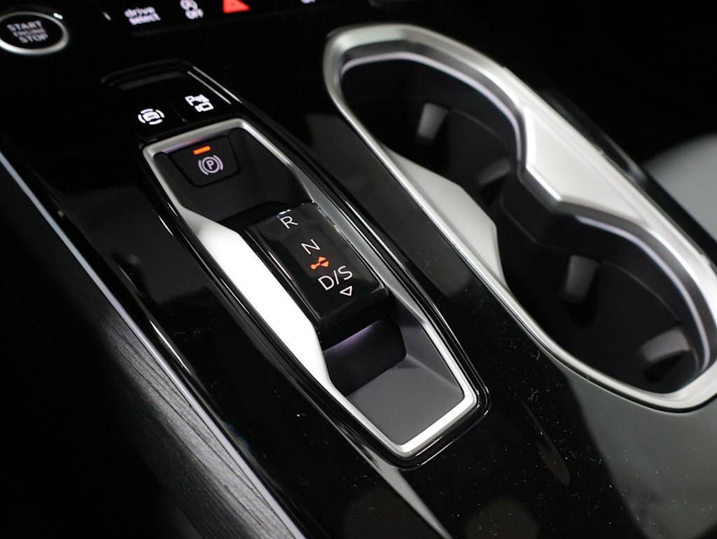 Thumbnail: 2026 Audi A6 - 16