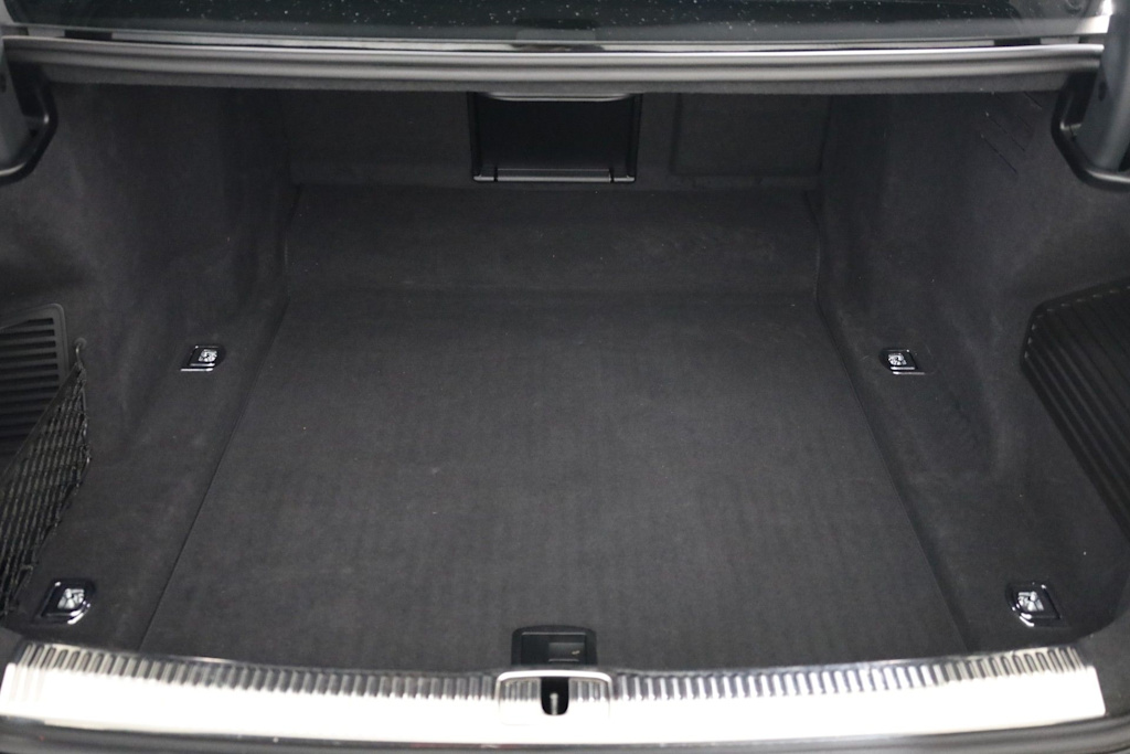 Thumbnail: 2019 Audi A8 - 19