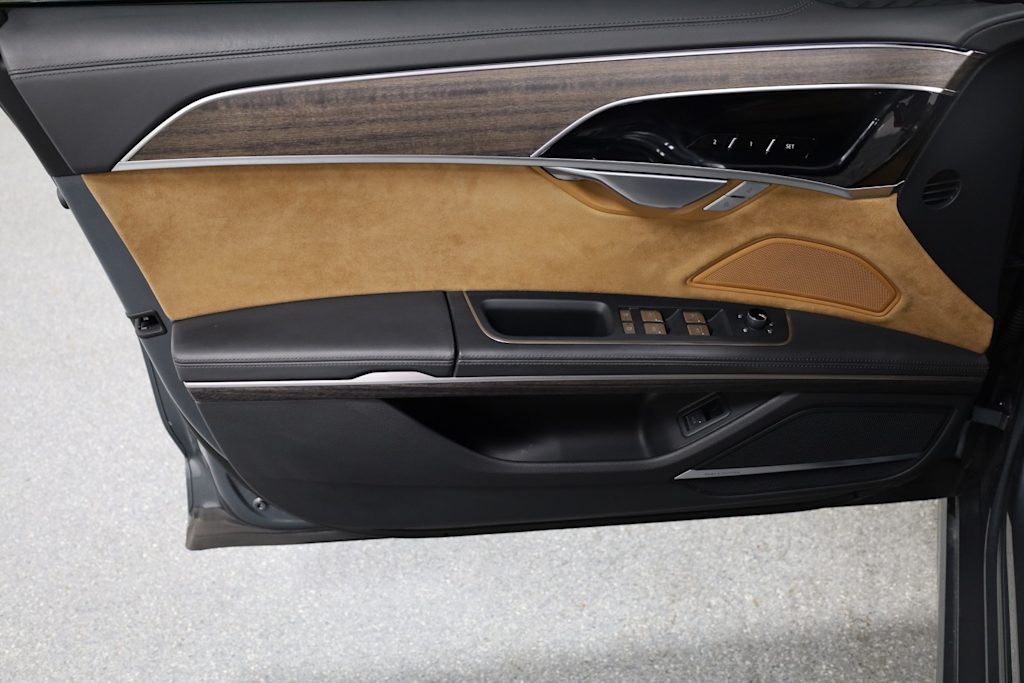 Thumbnail: 2021 Audi A8 - 27