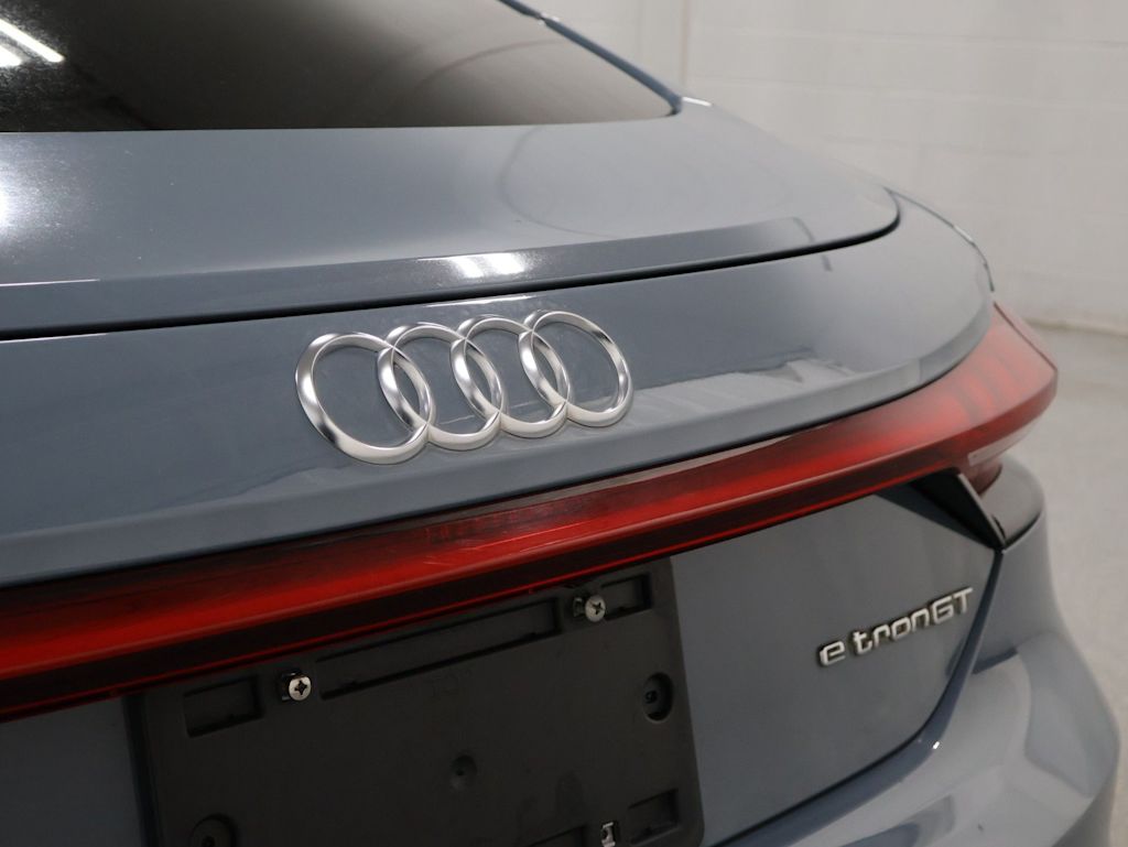 Thumbnail: 2022 Audi e-tron GT - 20