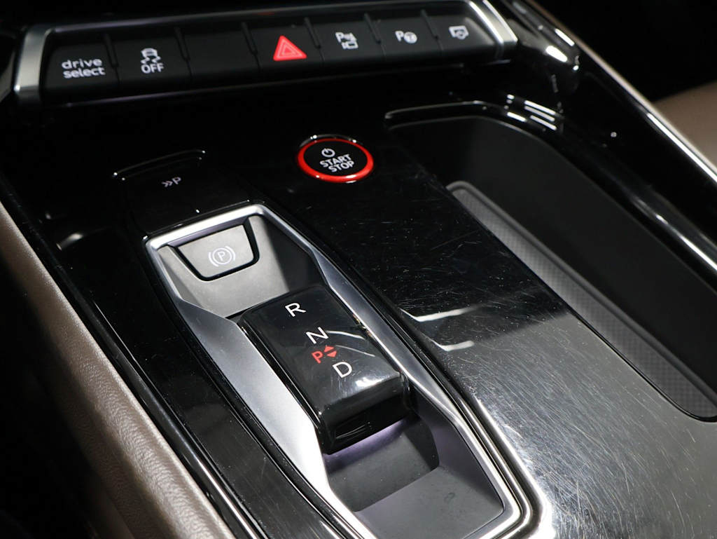 Thumbnail: 2022 Audi e-tron GT - 15