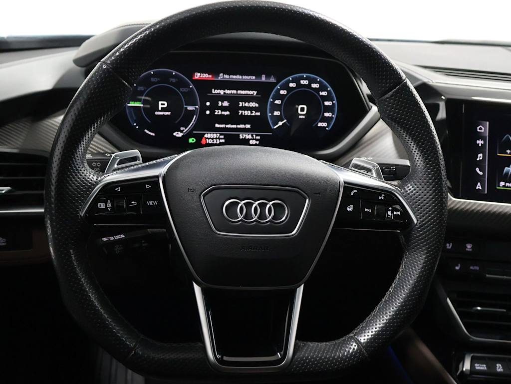 Thumbnail: 2022 Audi e-tron GT - 12