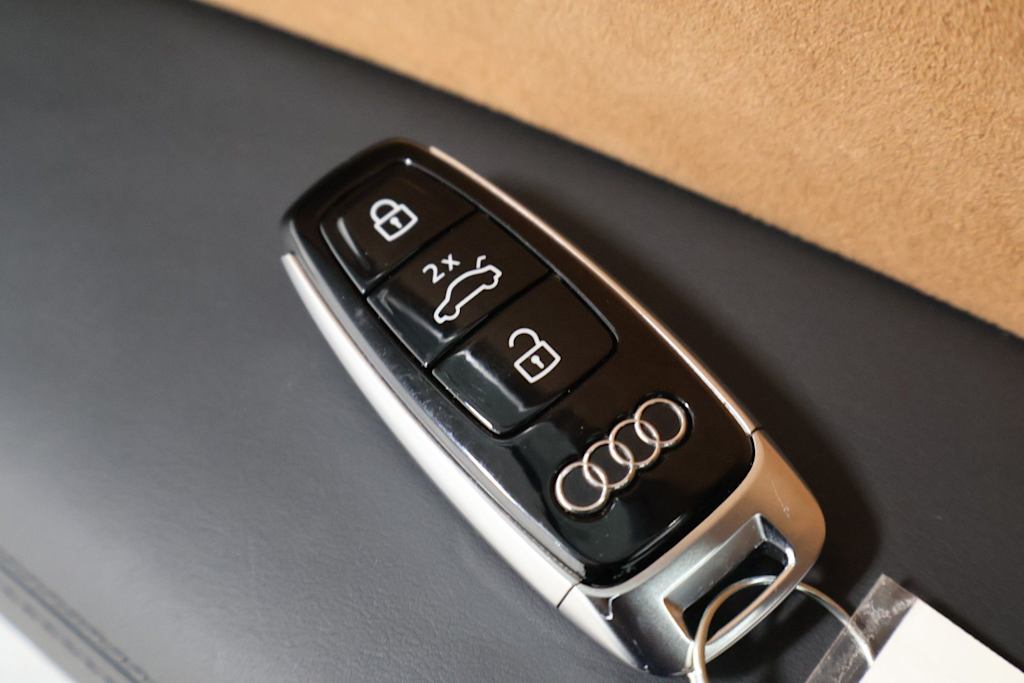 Thumbnail: 2025 Audi A8 - 19