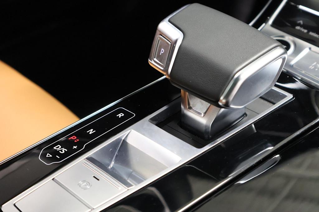 Thumbnail: 2025 Audi A8 - 29