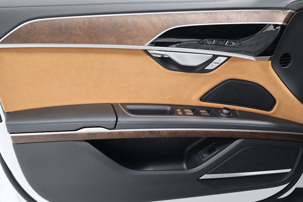 Thumbnail: 2025 Audi A8 - 26