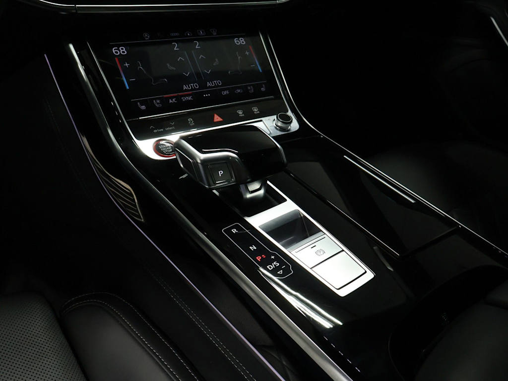 Thumbnail: 2024 Audi S8 - 17
