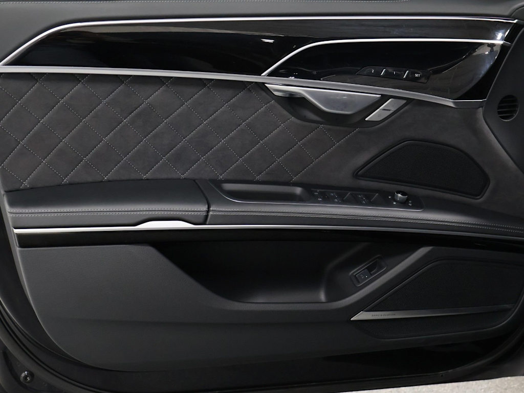Thumbnail: 2024 Audi S8 - 27