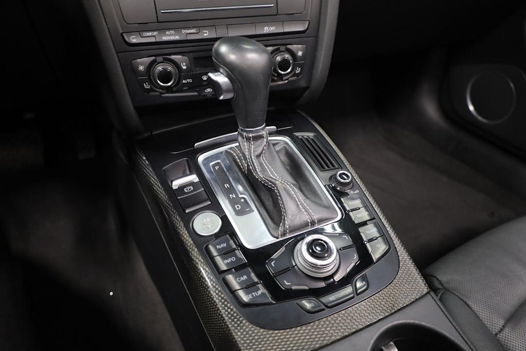 Thumbnail: 2011 Audi S5 - 29