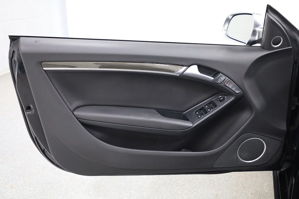 Thumbnail: 2011 Audi S5 - 25