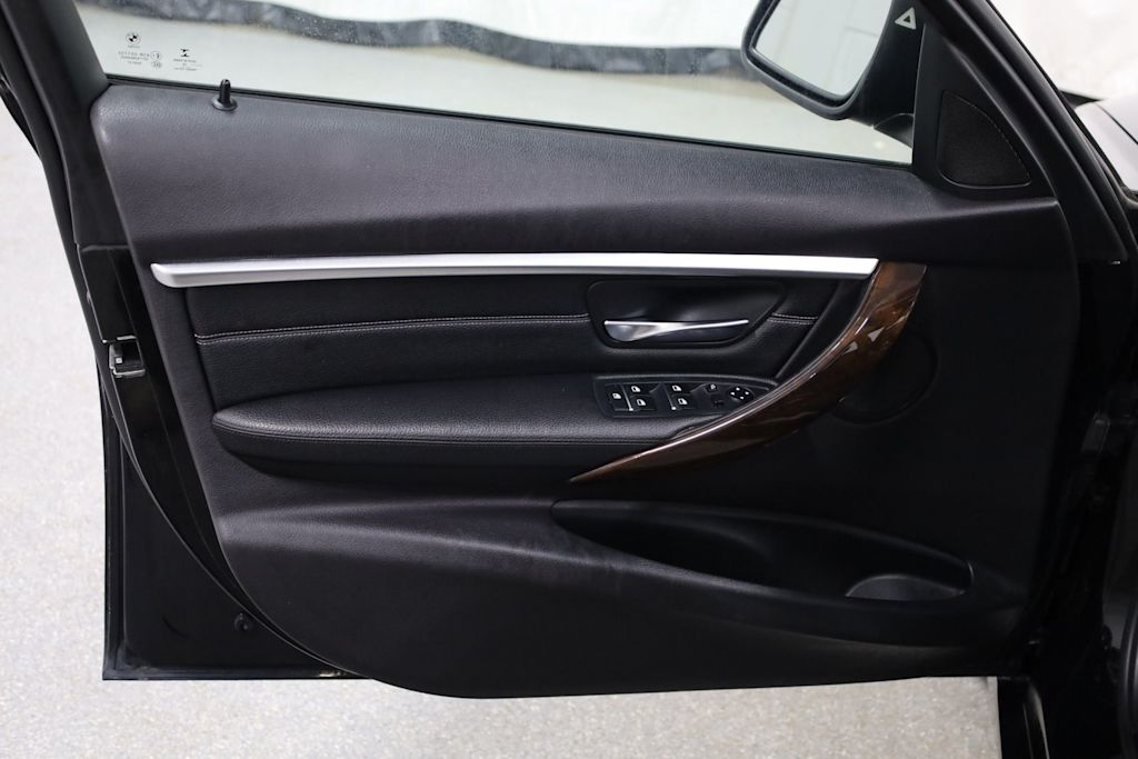 Thumbnail: 2016 BMW 3 Series - 27