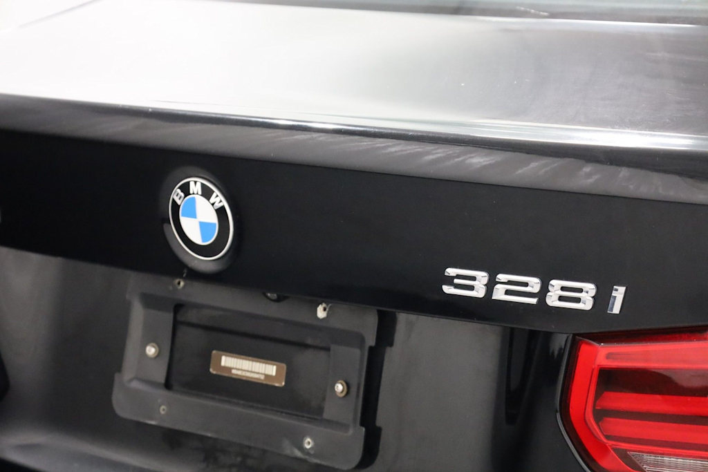 Thumbnail: 2016 BMW 3 Series - 21