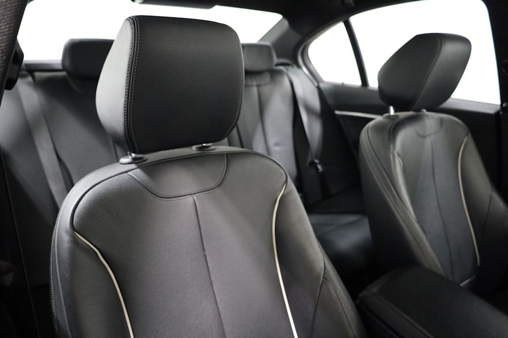 Thumbnail: 2016 BMW 3 Series - 11