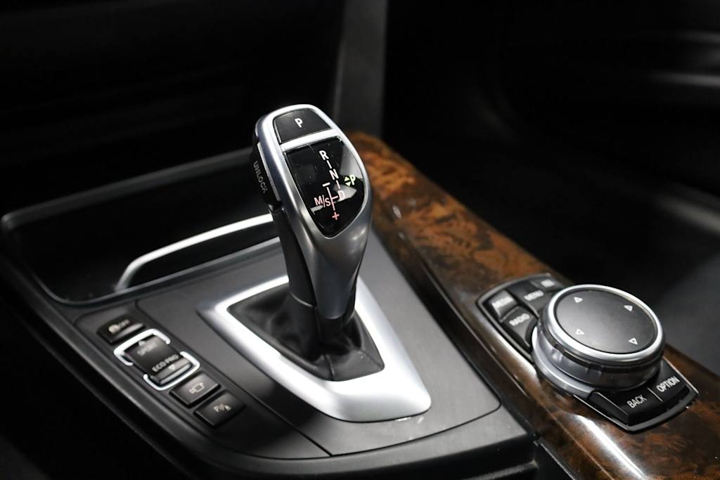 Thumbnail: 2016 BMW 3 Series - 32