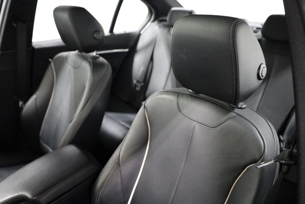 Thumbnail: 2016 BMW 3 Series - 12