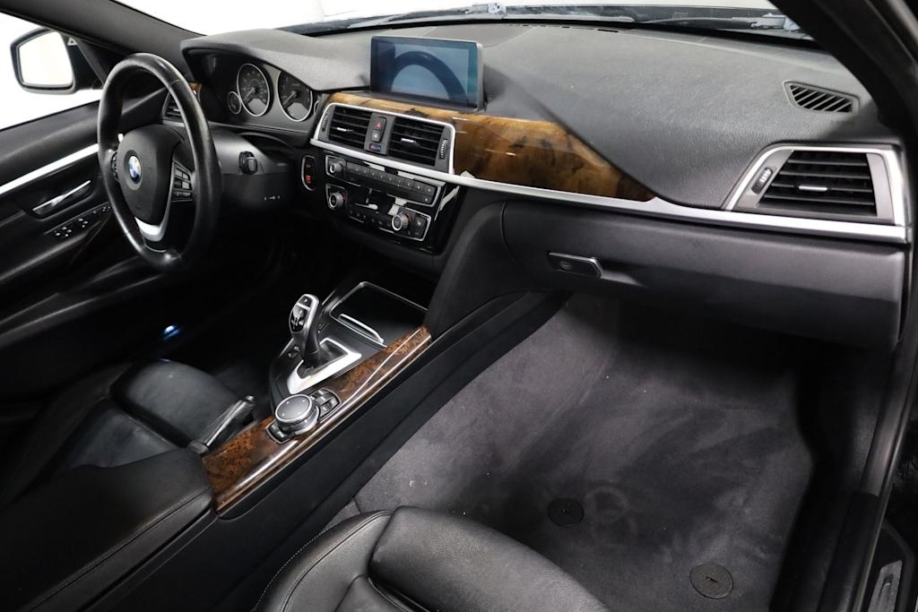 Thumbnail: 2016 BMW 3 Series - 9