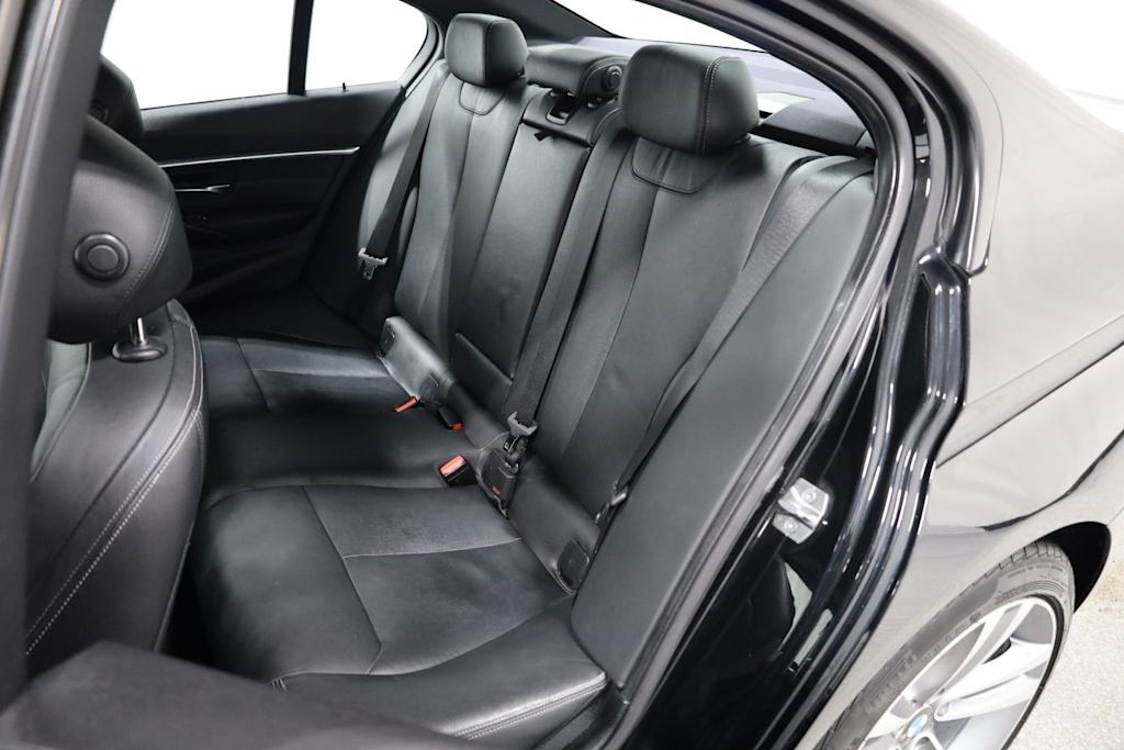 Thumbnail: 2016 BMW 3 Series - 38