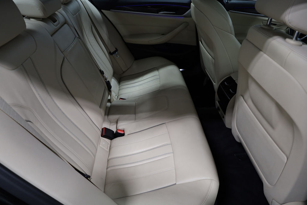 2019 BMW 5 Series 540i 35