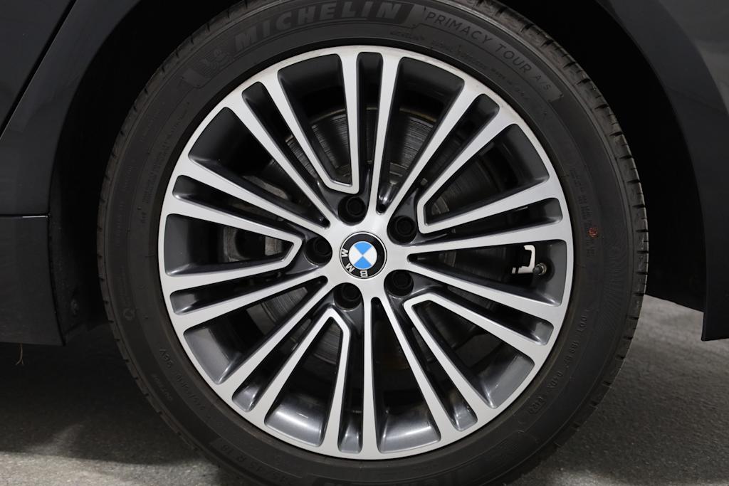 2019 BMW 5 Series 540i 36