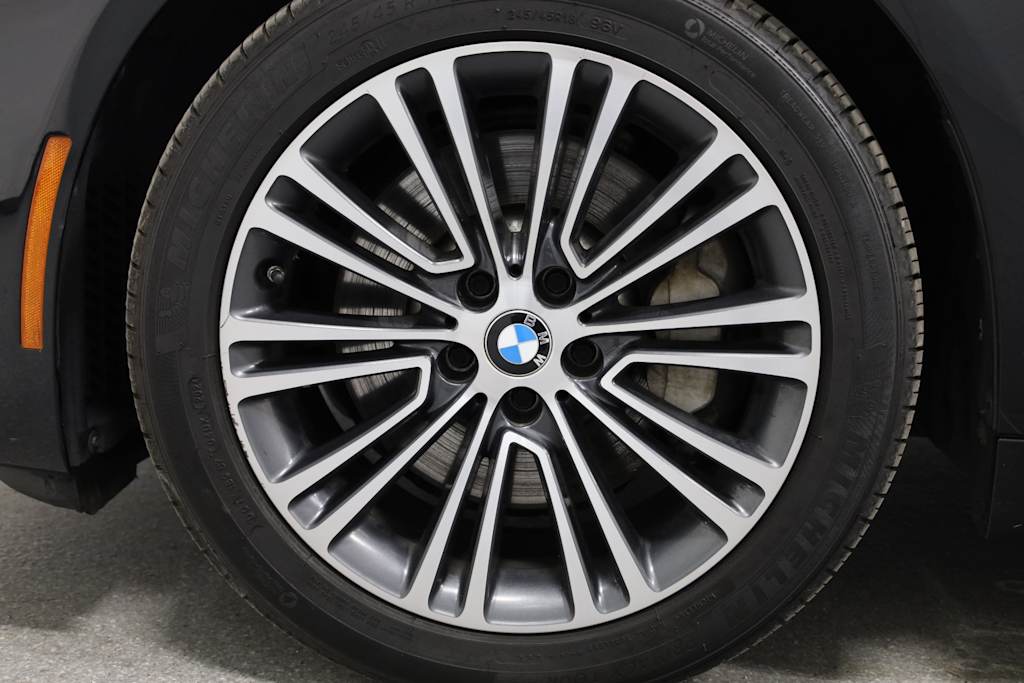 2019 BMW 5 Series 540i 37