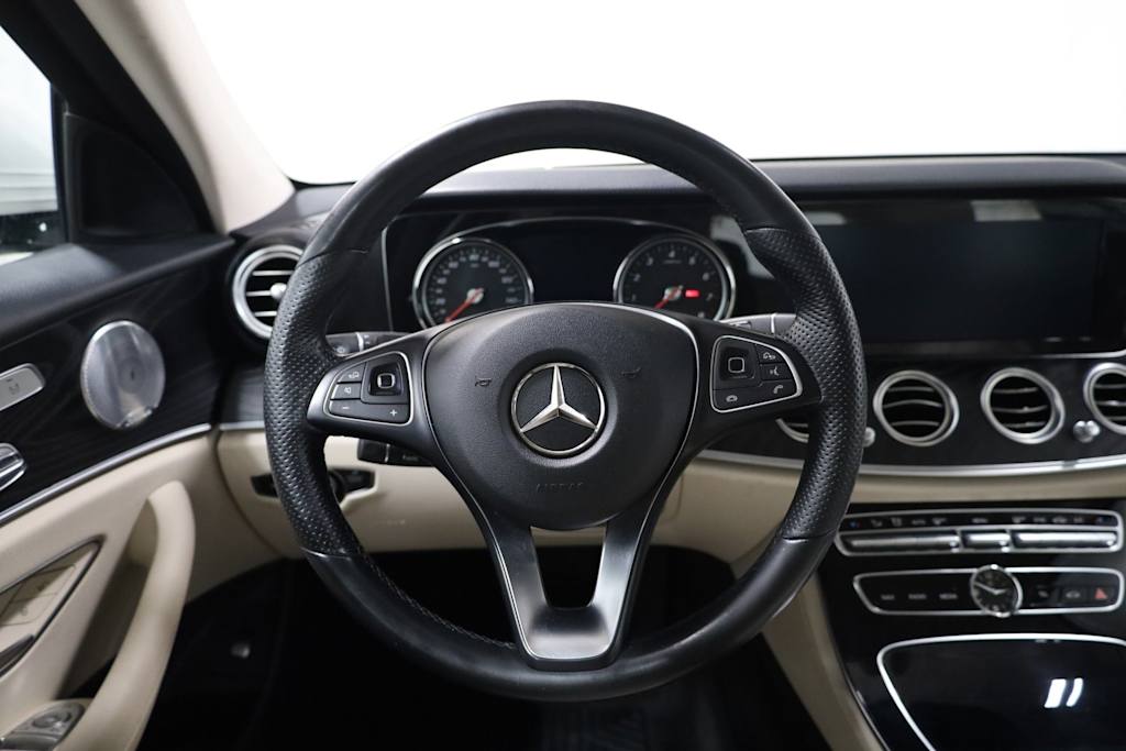 Thumbnail: 2017 Mercedes-Benz E-Class - 12