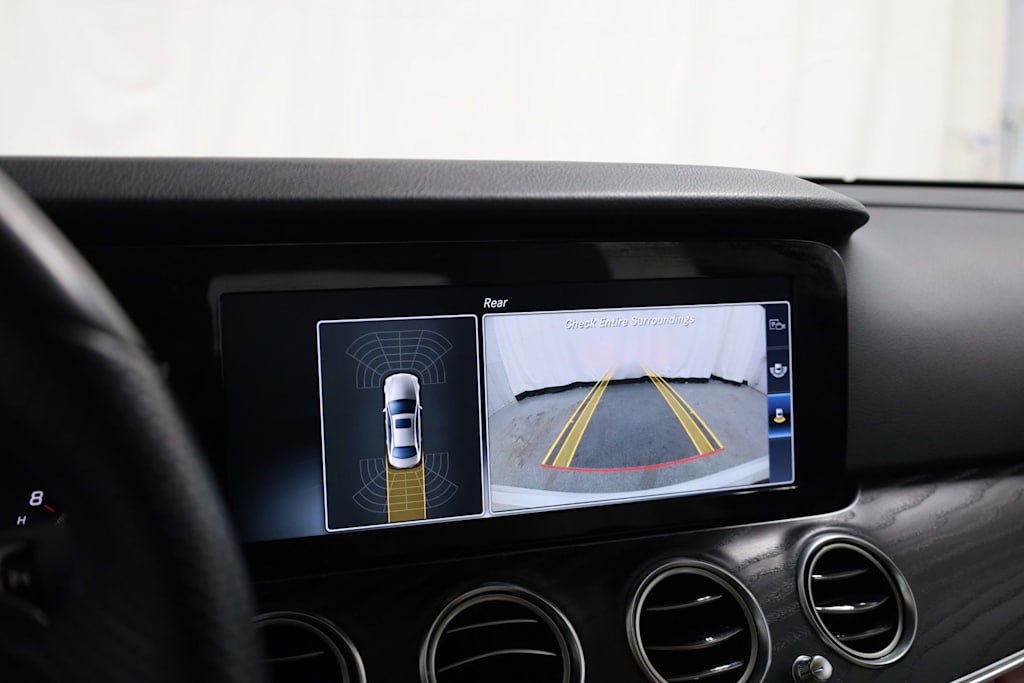 Thumbnail: 2017 Mercedes-Benz E-Class - 36