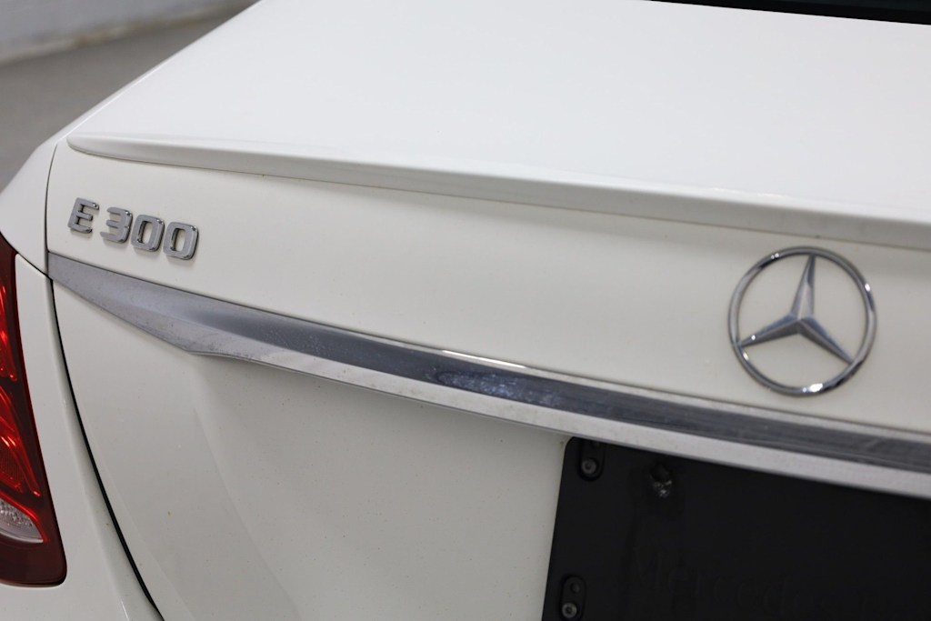 Thumbnail: 2017 Mercedes-Benz E-Class - 19