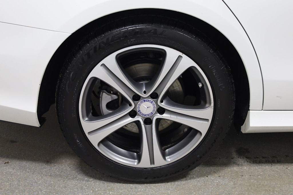 Thumbnail: 2017 Mercedes-Benz E-Class - 39