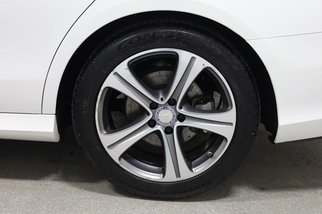 Thumbnail: 2017 Mercedes-Benz E-Class - 40