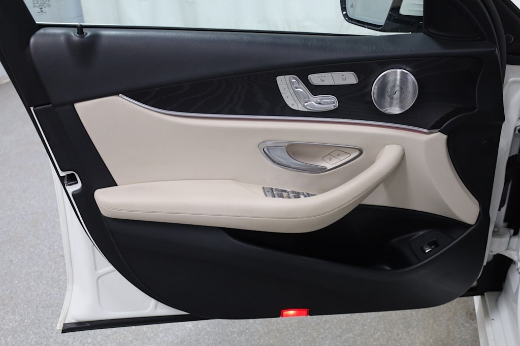 Thumbnail: 2017 Mercedes-Benz E-Class - 26