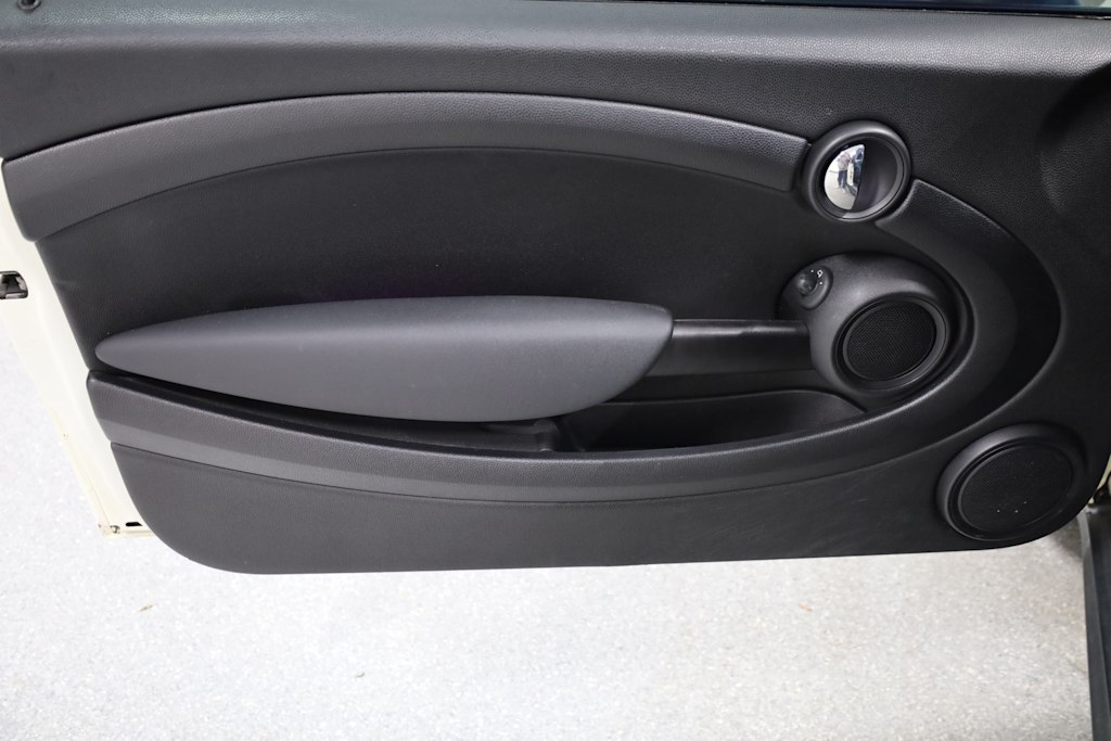 2013 MINI Cooper Base 23