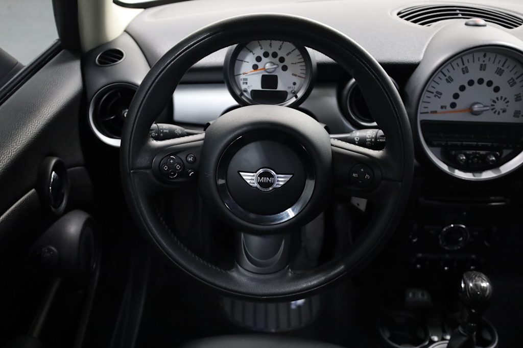 2013 MINI Cooper Base 13