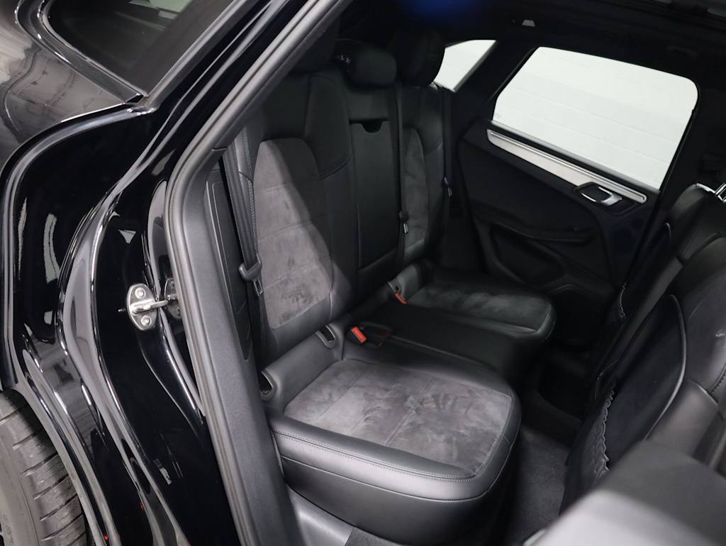 Thumbnail: 2017 Porsche Macan - 37