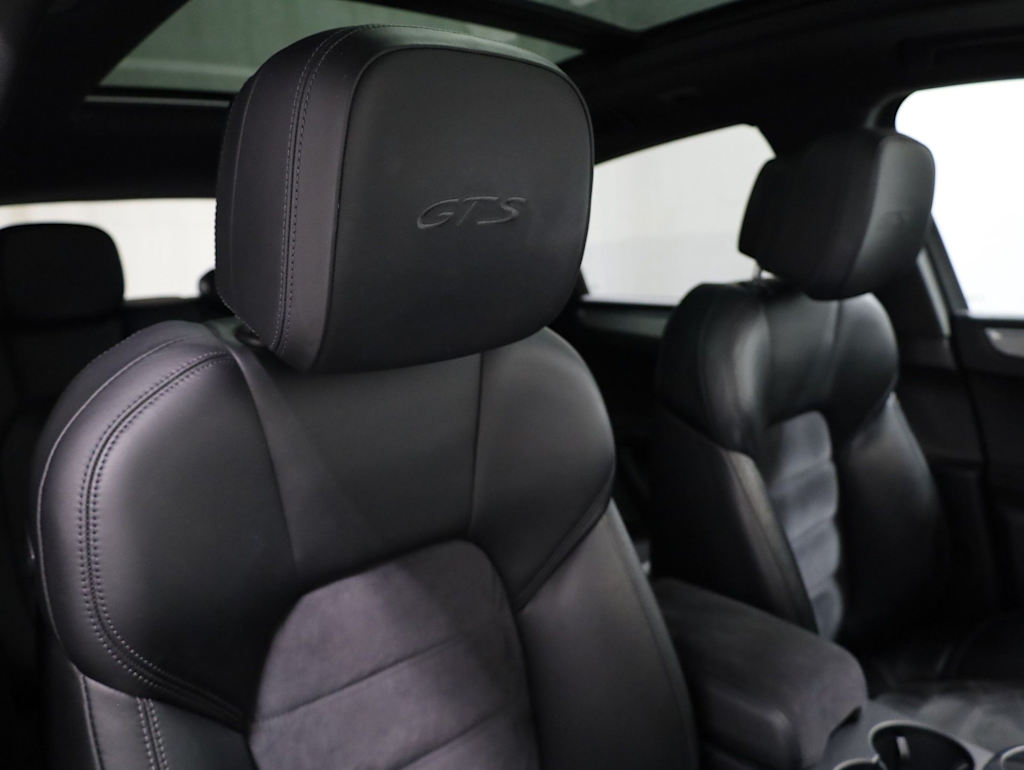 Thumbnail: 2017 Porsche Macan - 29